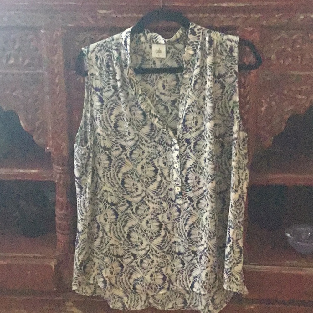 Sleeveless blouse